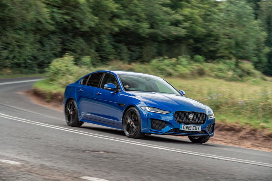  Jaguar XE D180 SE R-Dynamic AWD 2019 года  (UK) (фото 25 из 40)